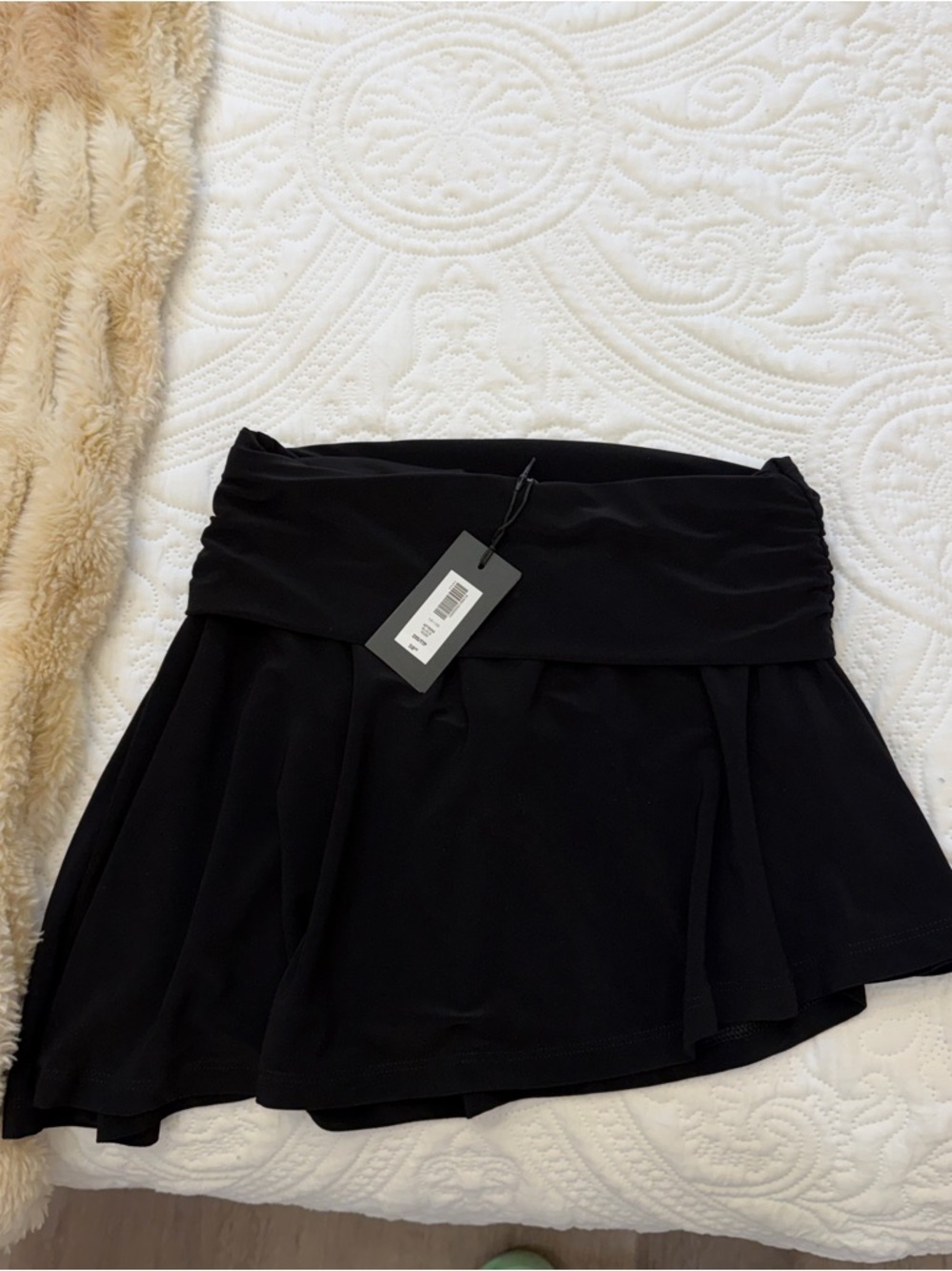 Aritzia BRAND NEW Afters skort🖤